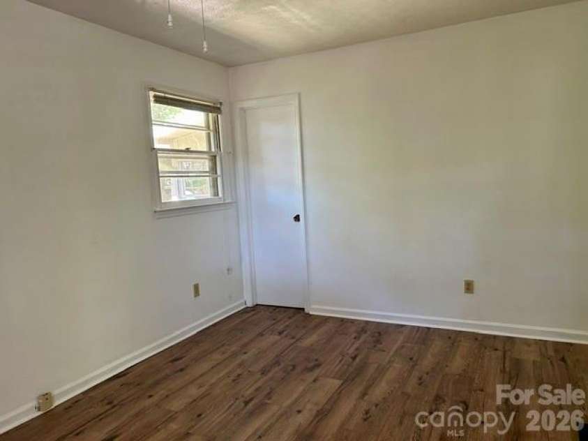 215 Norleon Avenue, Hendersonville, NC 28791.  MLS# CAR4427206, YatesRealty ID 53807. 