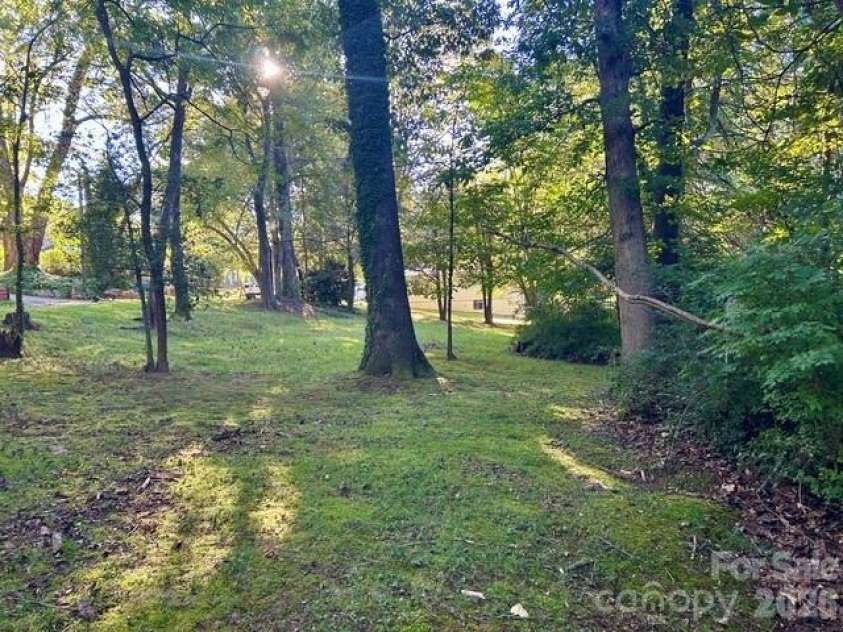 215 Norleon Avenue, Hendersonville, NC 28791.  MLS# CAR4427206, YatesRealty ID 53807. 