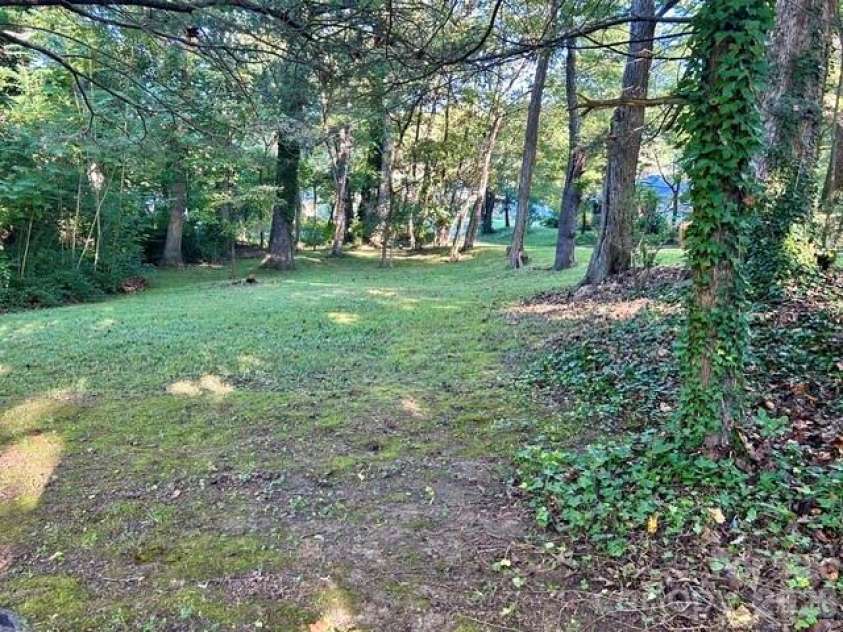 215 Norleon Avenue, Hendersonville, NC 28791.  MLS# CAR4427206, YatesRealty ID 53807. 