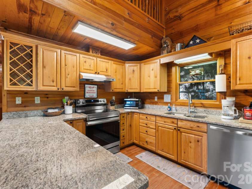 355 Oak Ridge Lane, Whittier, NC 28789.  MLS# CAR4427671, YatesRealty ID 53809. 