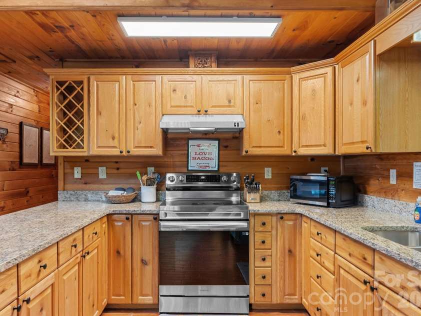 355 Oak Ridge Lane, Whittier, NC 28789.  MLS# CAR4427671, YatesRealty ID 53809. 