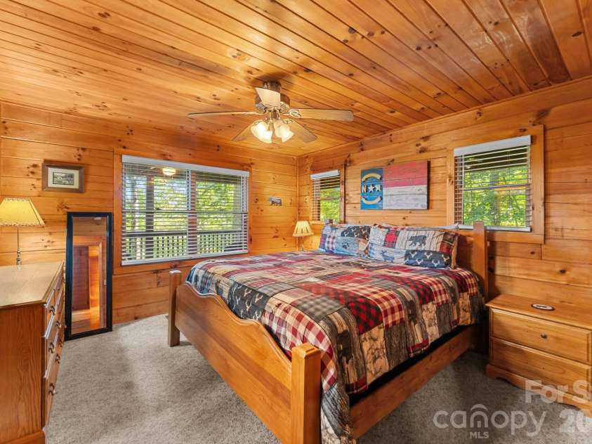 355 Oak Ridge Lane, Whittier, NC 28789.  MLS# CAR4427671, YatesRealty ID 53809. 