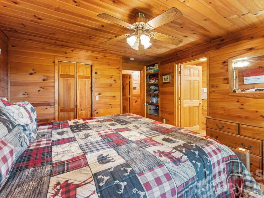 355 Oak Ridge Lane, Whittier, NC 28789.  MLS# CAR4427671, YatesRealty ID 53809. 