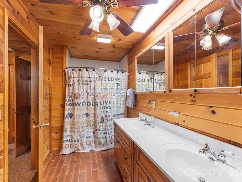 355 Oak Ridge Lane, Whittier, NC 28789.  MLS# CAR4427671, YatesRealty ID 53809. 