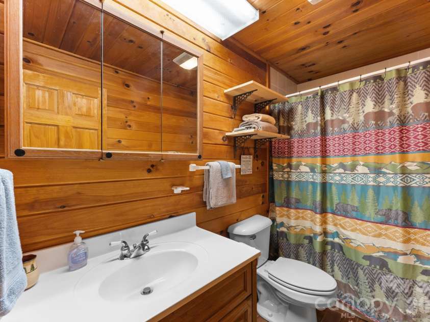 355 Oak Ridge Lane, Whittier, NC 28789.  MLS# CAR4427671, YatesRealty ID 53809. 