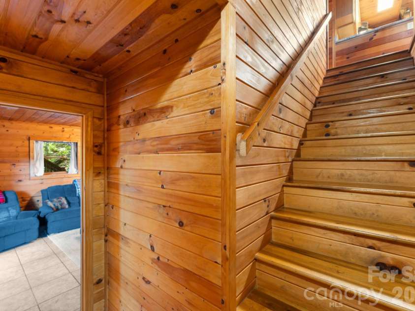 355 Oak Ridge Lane, Whittier, NC 28789.  MLS# CAR4427671, YatesRealty ID 53809. 
