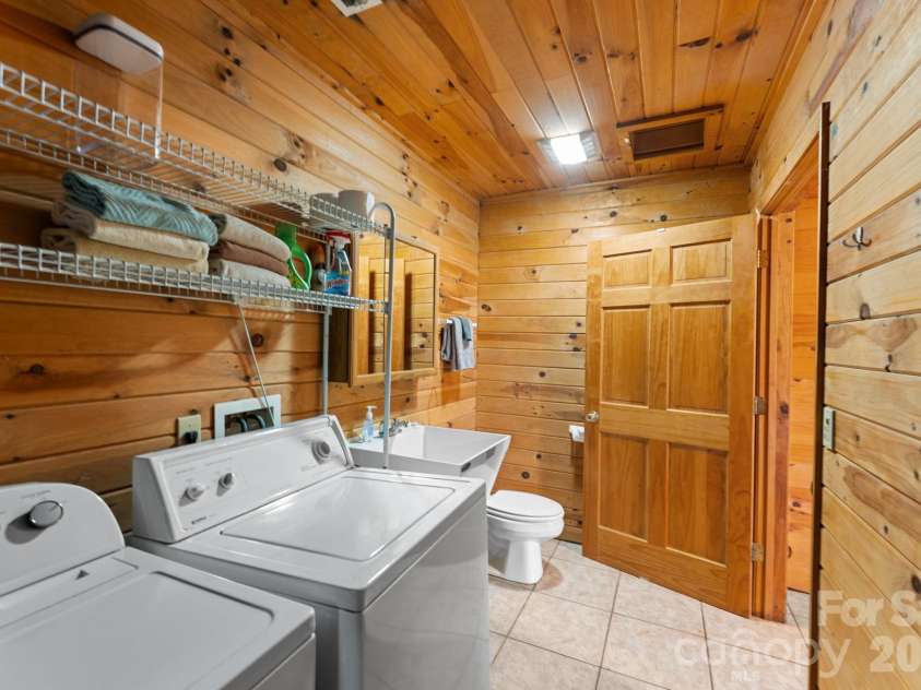 355 Oak Ridge Lane, Whittier, NC 28789.  MLS# CAR4427671, YatesRealty ID 53809. 