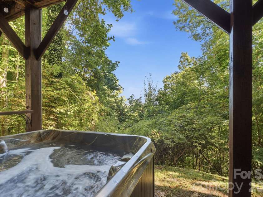 355 Oak Ridge Lane, Whittier, NC 28789.  MLS# CAR4427671, YatesRealty ID 53809. 