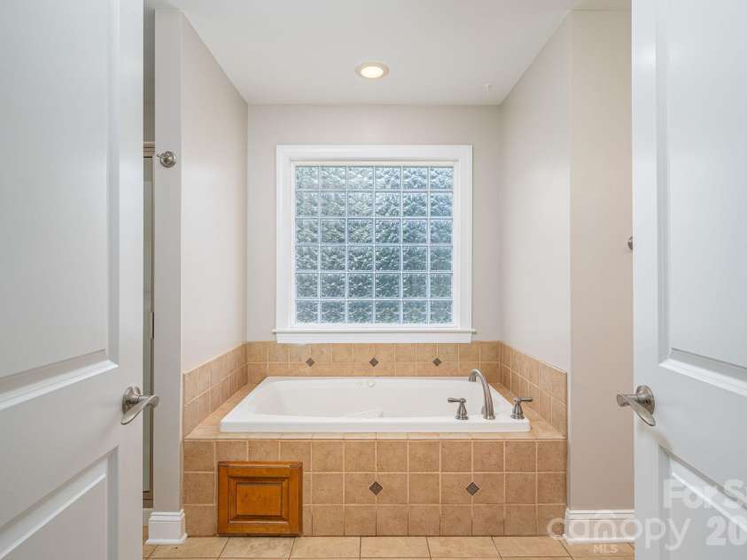 4252 Goodson Road, Maiden, NC 28650.  MLS# CAR4429073, YatesRealty ID 53815. Primary Bath