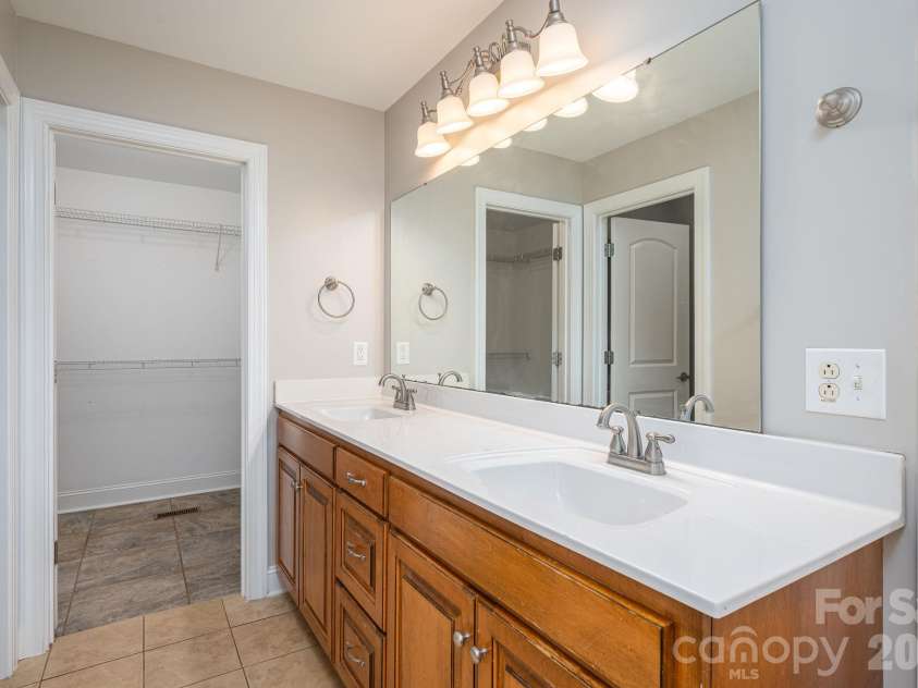 4252 Goodson Road, Maiden, NC 28650.  MLS# CAR4429073, YatesRealty ID 53815. Primary Bath