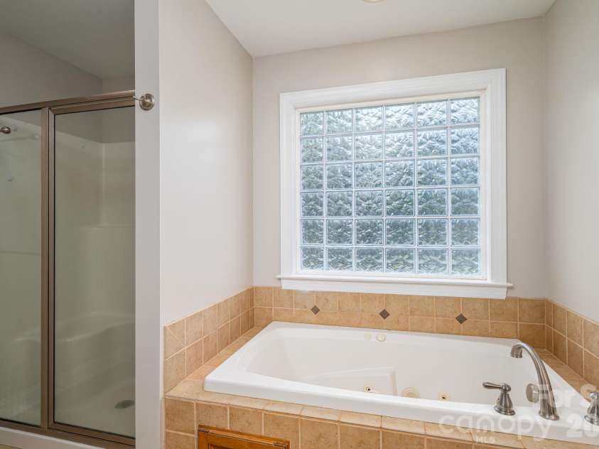 4252 Goodson Road, Maiden, NC 28650.  MLS# CAR4429073, YatesRealty ID 53815. Primary Bath
