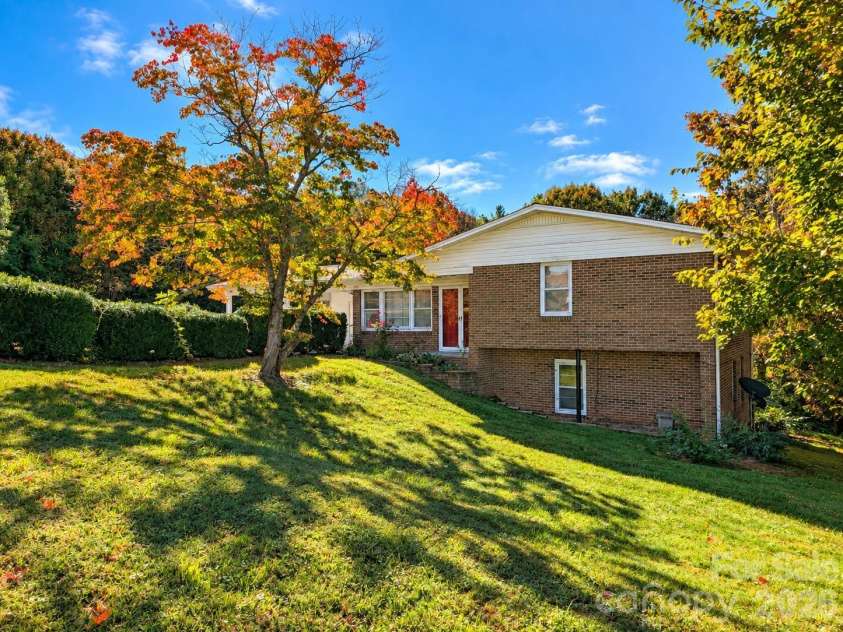 106 Valley View Street, Morganton, NC 28655.  MLS# CAR4429026, YatesRealty ID 53816. 