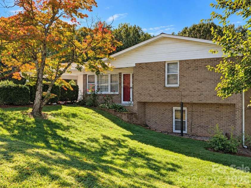 106 Valley View Street, Morganton, NC 28655.  MLS# CAR4429026, YatesRealty ID 53816. 