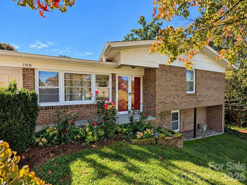 106 Valley View Street, Morganton, NC 28655.  MLS# CAR4429026, YatesRealty ID 53816. 