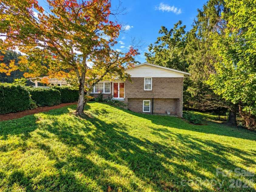 106 Valley View Street, Morganton, NC 28655.  MLS# CAR4429026, YatesRealty ID 53816. 