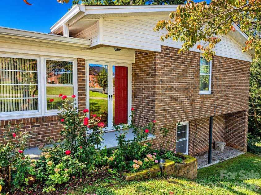 106 Valley View Street, Morganton, NC 28655.  MLS# CAR4429026, YatesRealty ID 53816. 