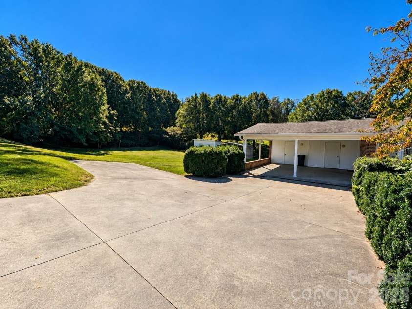 106 Valley View Street, Morganton, NC 28655.  MLS# CAR4429026, YatesRealty ID 53816. 