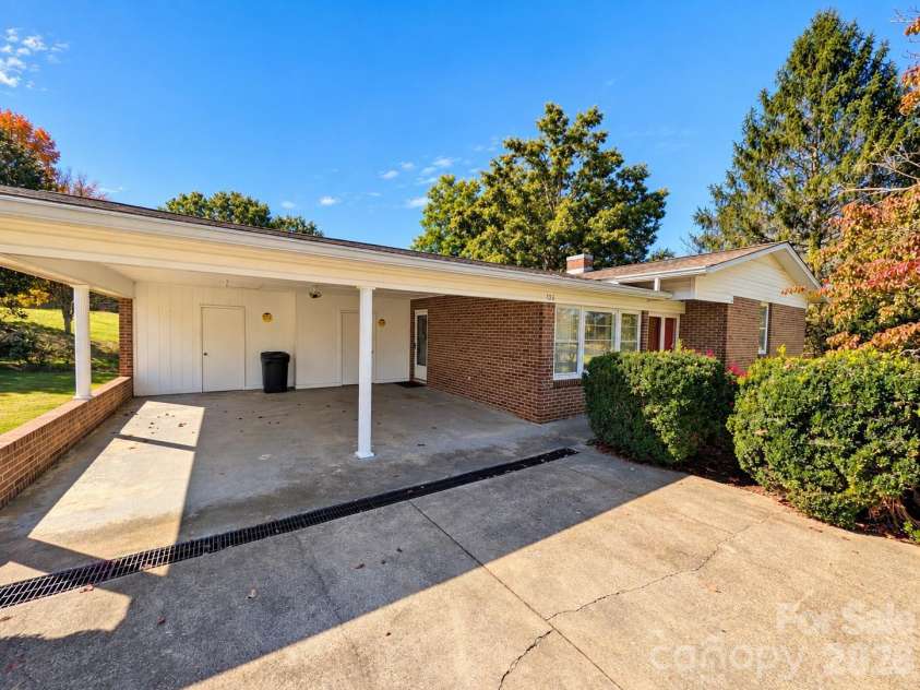 106 Valley View Street, Morganton, NC 28655.  MLS# CAR4429026, YatesRealty ID 53816. 
