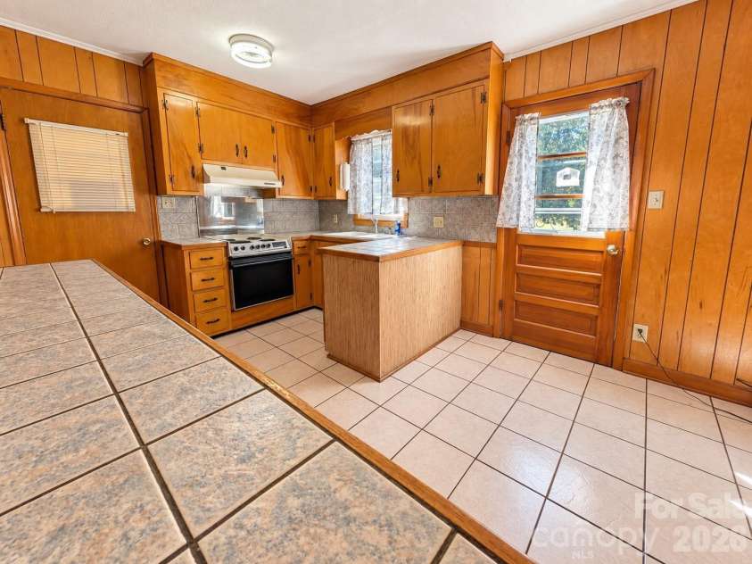 106 Valley View Street, Morganton, NC 28655.  MLS# CAR4429026, YatesRealty ID 53816. 