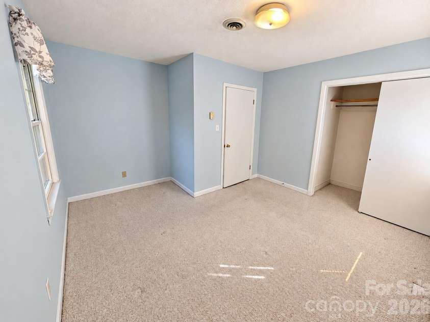106 Valley View Street, Morganton, NC 28655.  MLS# CAR4429026, YatesRealty ID 53816. 