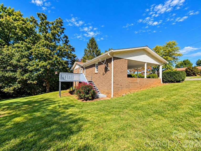 106 Valley View Street, Morganton, NC 28655.  MLS# CAR4429026, YatesRealty ID 53816. 