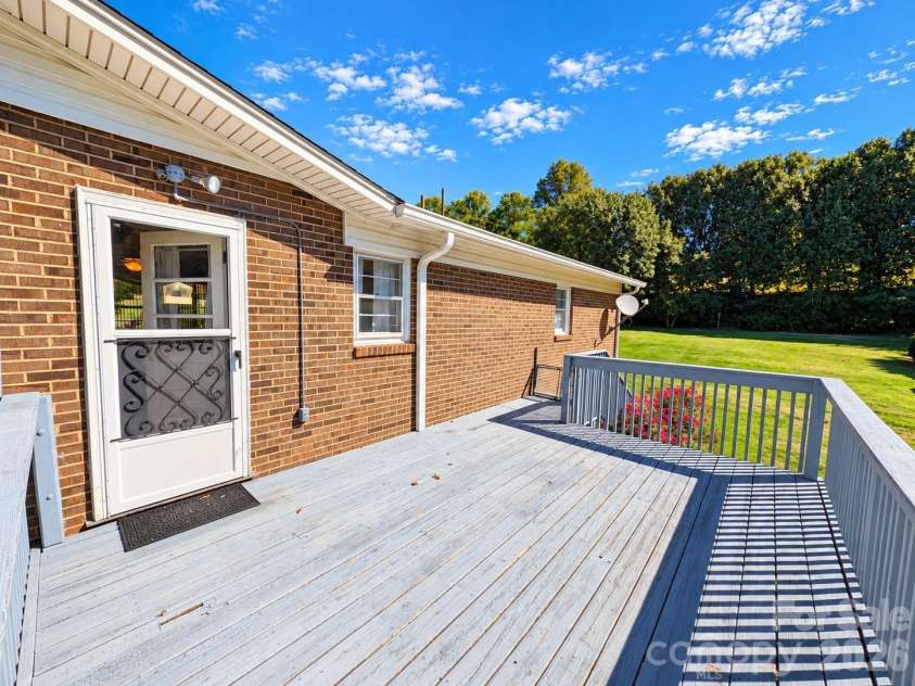 106 Valley View Street, Morganton, NC 28655.  MLS# CAR4429026, YatesRealty ID 53816. 