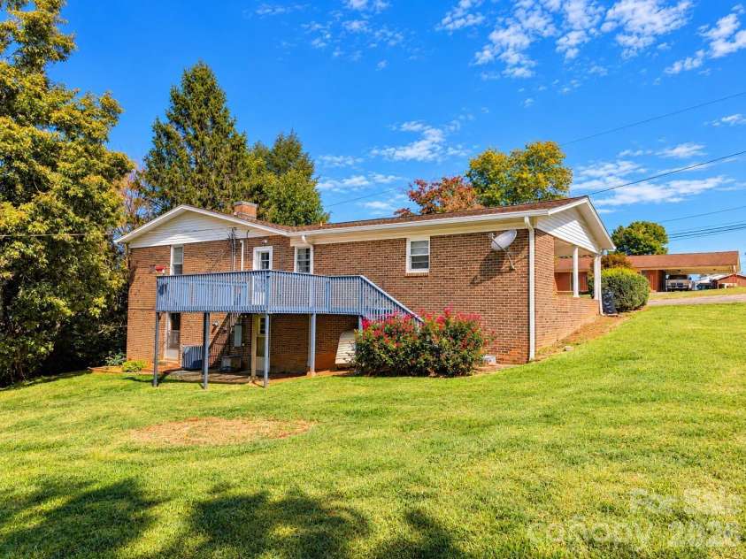 106 Valley View Street, Morganton, NC 28655.  MLS# CAR4429026, YatesRealty ID 53816. 