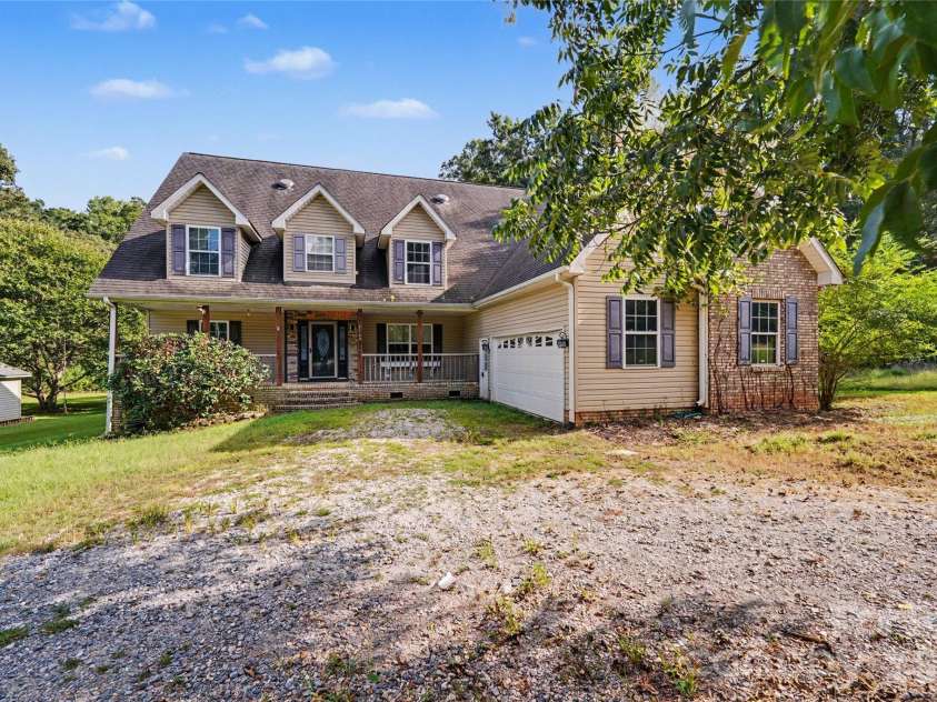 1166 Mustang Lane, York, SC 29745.  MLS# CAR4419928, YatesRealty ID 53817. 