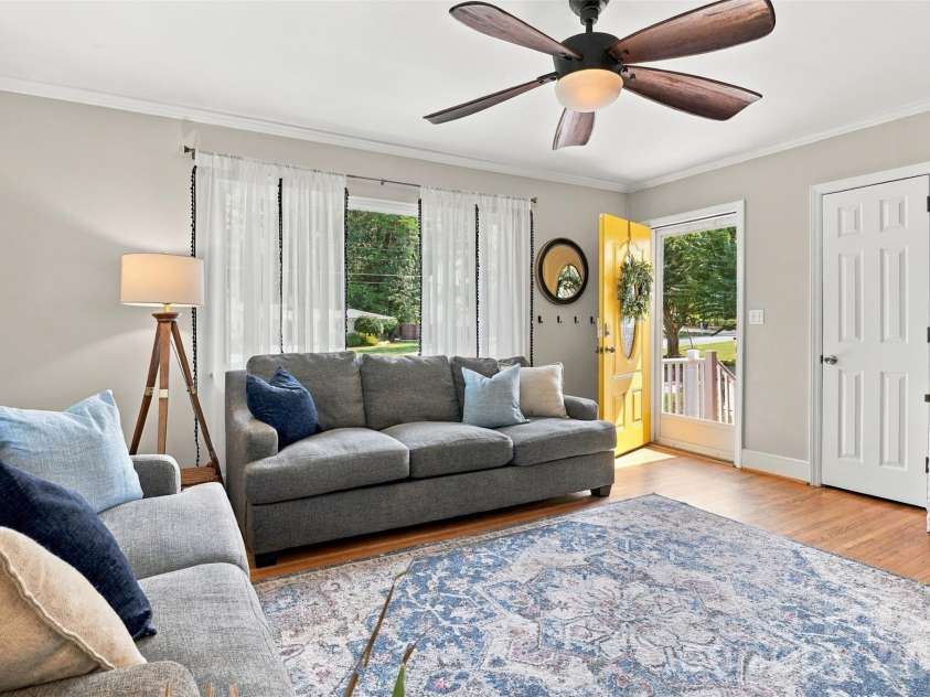 3319 Campbell Drive, Charlotte, NC 28205.  MLS# CAR4424330, YatesRealty ID 53818. 
