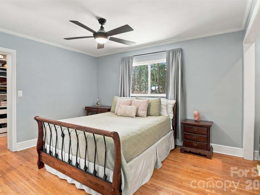 3319 Campbell Drive, Charlotte, NC 28205.  MLS# CAR4424330, YatesRealty ID 53818. 
