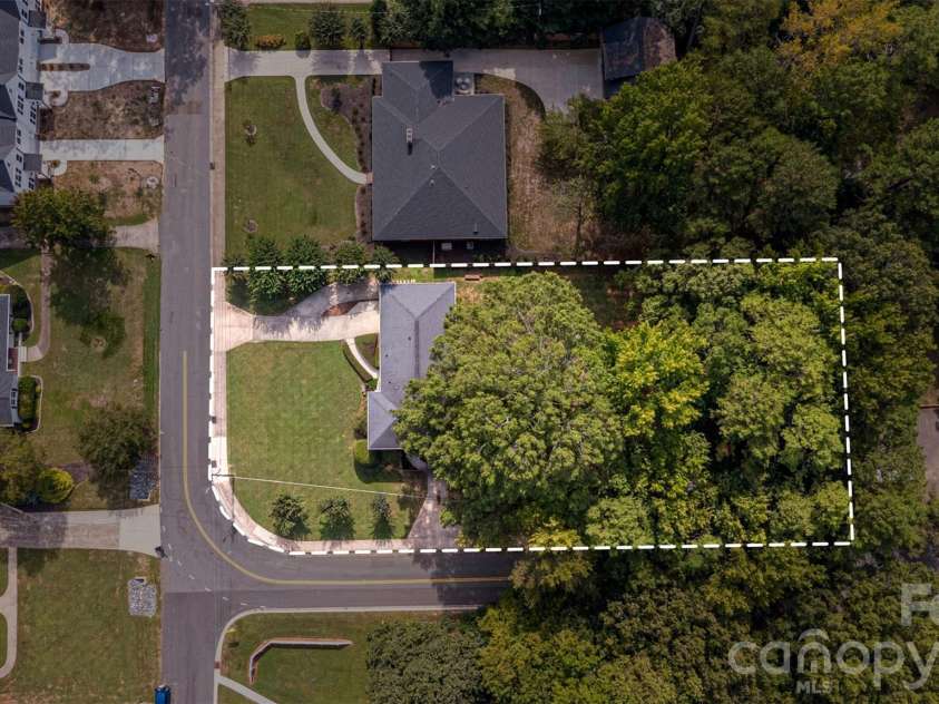 3319 Campbell Drive, Charlotte, NC 28205.  MLS# CAR4424330, YatesRealty ID 53818. 