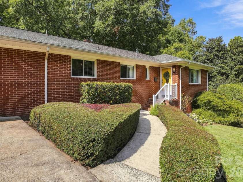 3319 Campbell Drive, Charlotte, NC 28205.  MLS# CAR4424330, YatesRealty ID 53818. 