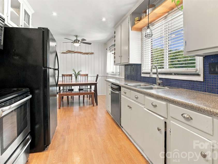 3319 Campbell Drive, Charlotte, NC 28205.  MLS# CAR4424330, YatesRealty ID 53818. 