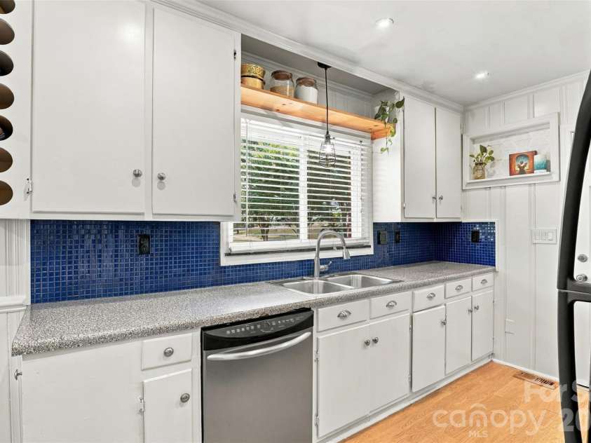 3319 Campbell Drive, Charlotte, NC 28205.  MLS# CAR4424330, YatesRealty ID 53818. 