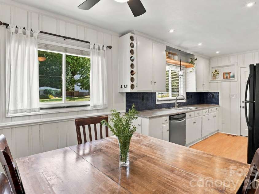 3319 Campbell Drive, Charlotte, NC 28205.  MLS# CAR4424330, YatesRealty ID 53818. 
