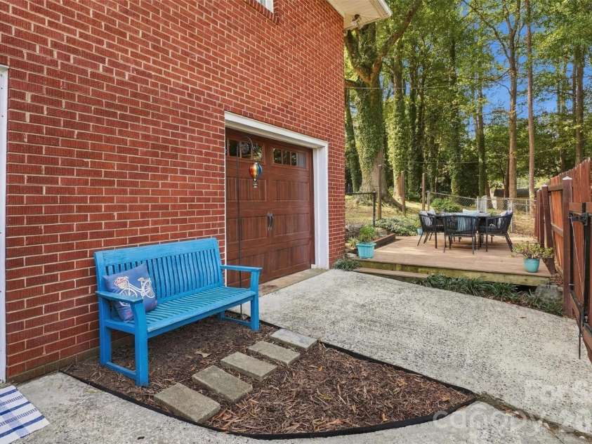 3319 Campbell Drive, Charlotte, NC 28205.  MLS# CAR4424330, YatesRealty ID 53818. 
