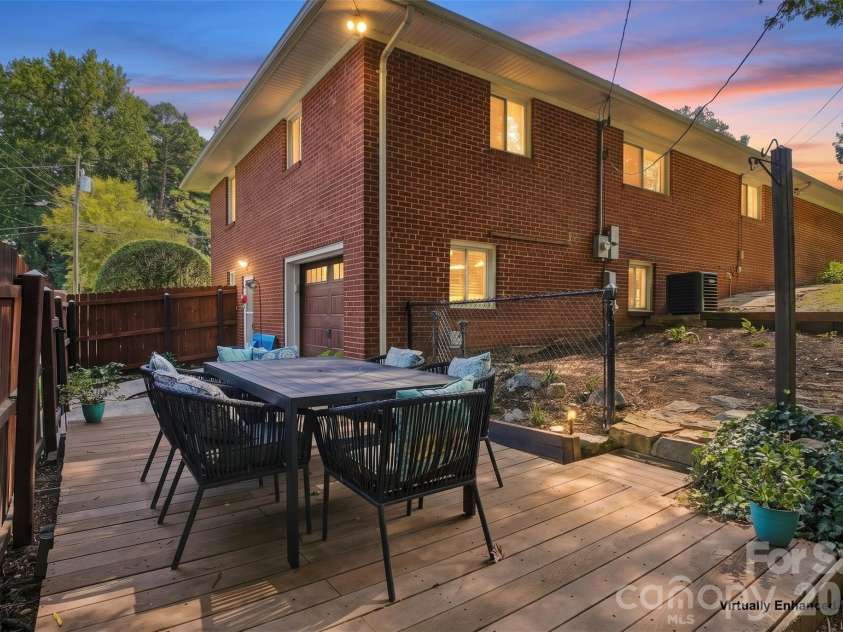 3319 Campbell Drive, Charlotte, NC 28205.  MLS# CAR4424330, YatesRealty ID 53818. 