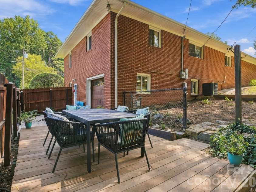 3319 Campbell Drive, Charlotte, NC 28205.  MLS# CAR4424330, YatesRealty ID 53818. 