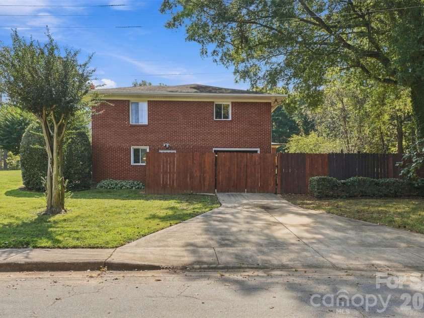 3319 Campbell Drive, Charlotte, NC 28205.  MLS# CAR4424330, YatesRealty ID 53818. 