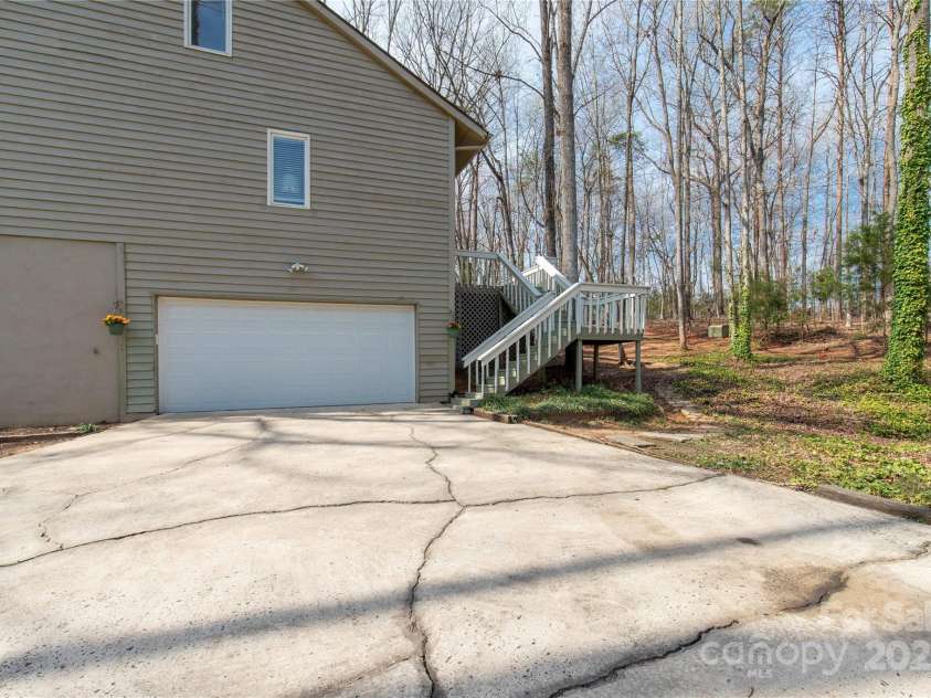 11 Woodvine Lane, Clover, SC 29710.  MLS# CAR4234291, YatesRealty ID 5382. 