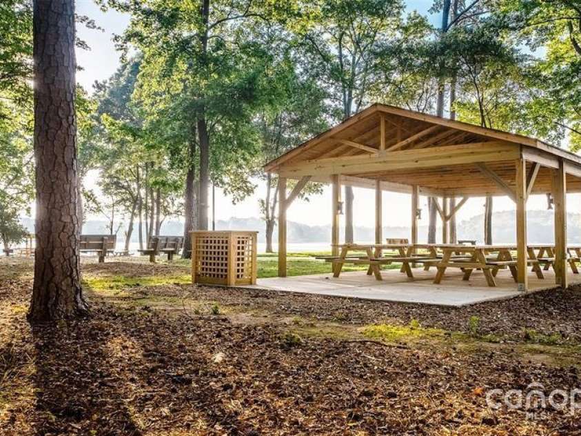 11 Woodvine Lane, Clover, SC 29710.  MLS# CAR4234291, YatesRealty ID 5382. Community Lake Park