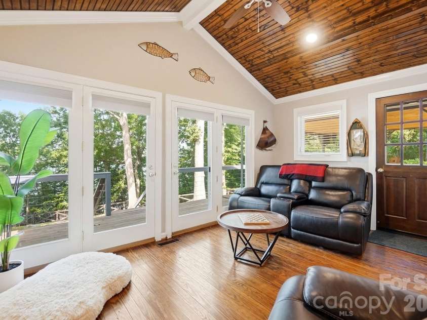 17424 Grasshopper Lane, Charlotte, NC 28278.  MLS# CAR4426978, YatesRealty ID 53822. 