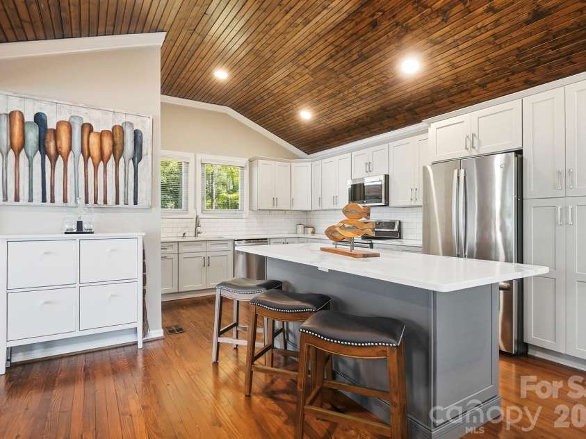 17424 Grasshopper Lane, Charlotte, NC 28278.  MLS# CAR4426978, YatesRealty ID 53822. 
