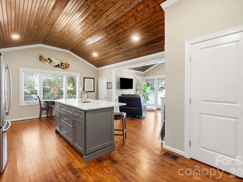 17424 Grasshopper Lane, Charlotte, NC 28278.  MLS# CAR4426978, YatesRealty ID 53822. 