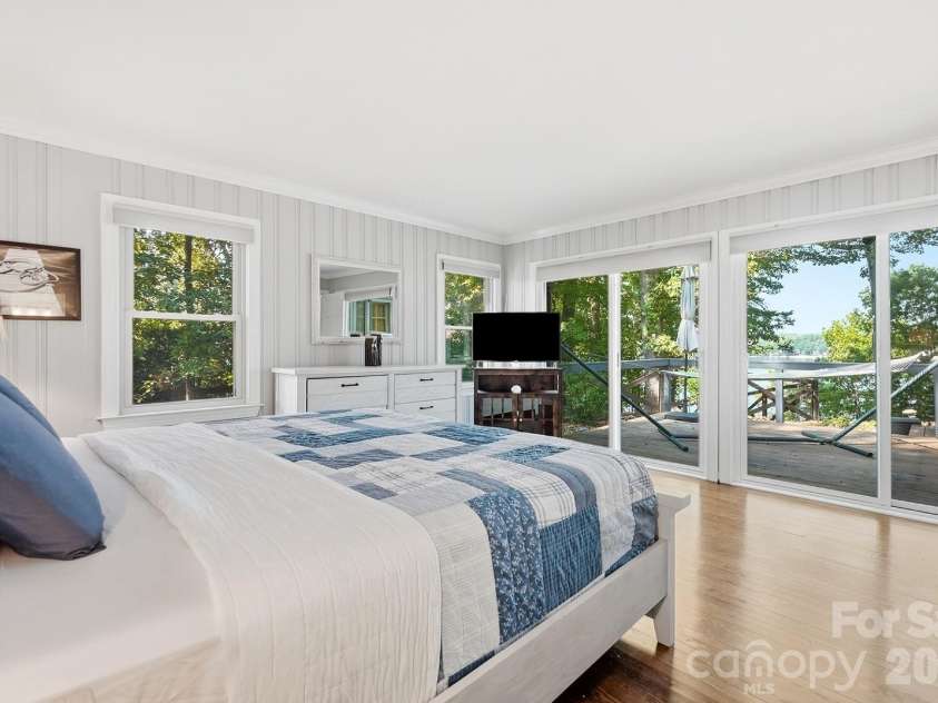 17424 Grasshopper Lane, Charlotte, NC 28278.  MLS# CAR4426978, YatesRealty ID 53822. 