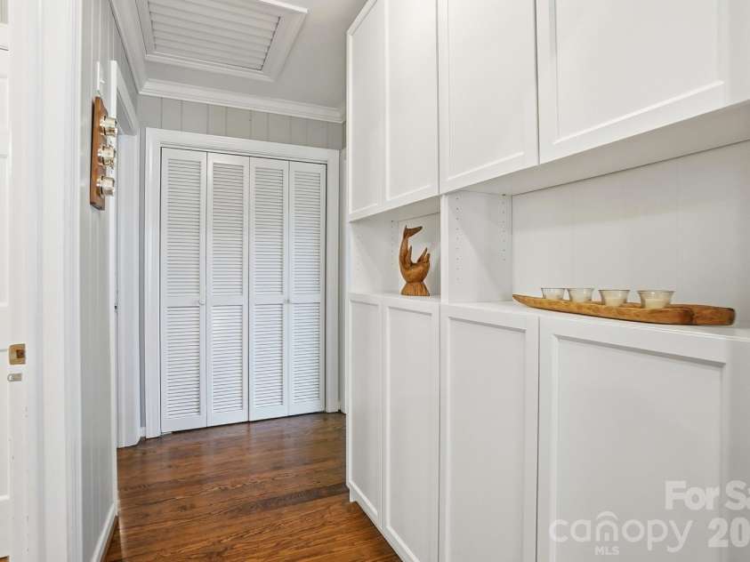 17424 Grasshopper Lane, Charlotte, NC 28278.  MLS# CAR4426978, YatesRealty ID 53822. 