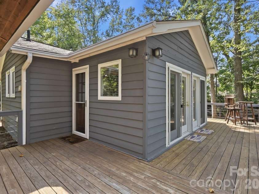 17424 Grasshopper Lane, Charlotte, NC 28278.  MLS# CAR4426978, YatesRealty ID 53822. 