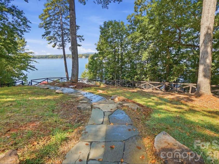 17424 Grasshopper Lane, Charlotte, NC 28278.  MLS# CAR4426978, YatesRealty ID 53822. 