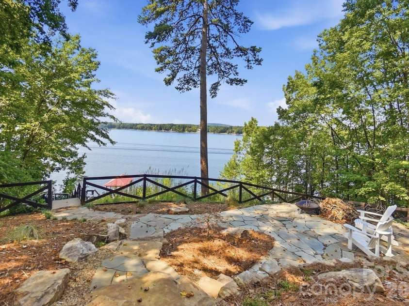 17424 Grasshopper Lane, Charlotte, NC 28278.  MLS# CAR4426978, YatesRealty ID 53822. 