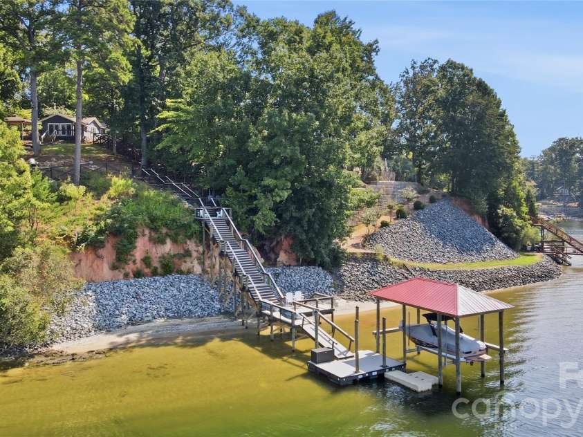 17424 Grasshopper Lane, Charlotte, NC 28278.  MLS# CAR4426978, YatesRealty ID 53822. 